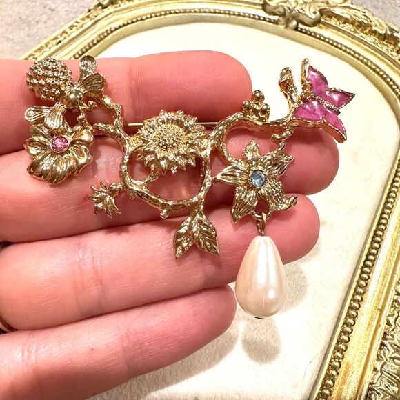 Vintage Avon Garden of Eden Brooch Floral with Dangling Faux Pearl Pin - Picture 3 of 4